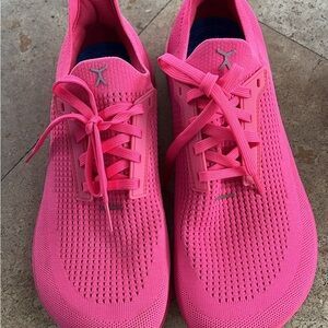 Flux adapt runner / tennis shoe women’s 12 like new